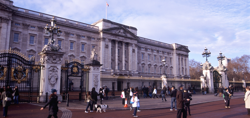 Buckingham Palace to get £369m refurbishment